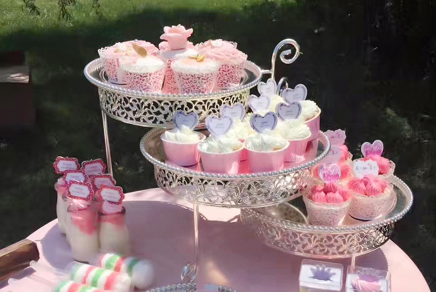 The manager of the Fine buffet restaurant in New York revealed that the delicate cake stand is very attractive to customers. Can bring a lot of customers!