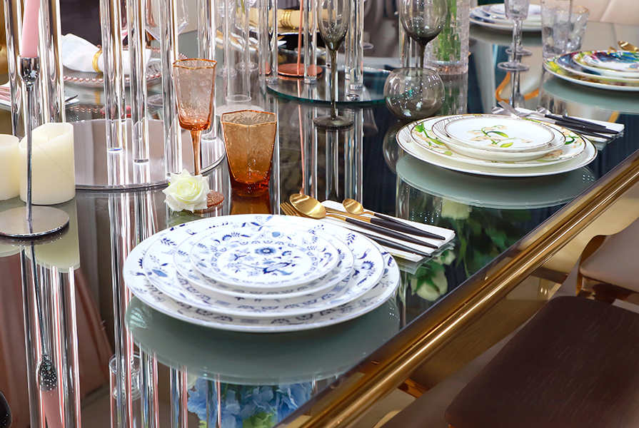 This is really a classy way to set up your wedding table
