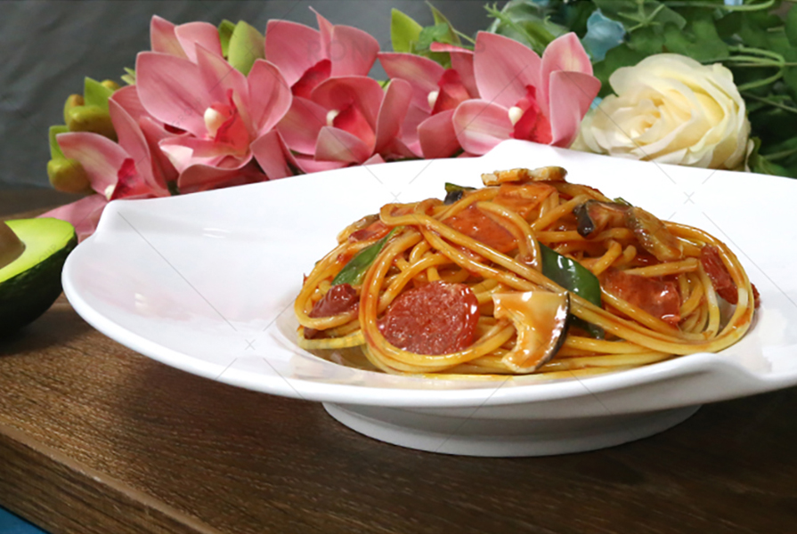 A white elegant ceramic plate that never goes out of style, perfect for fine French restaurants!