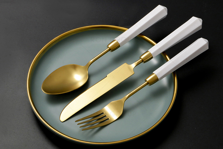 Another batch of exquisite knives and forks came out of RON GROUP's factory today!
